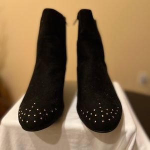 These boots are cute with the gold design on the toe area! Be different!